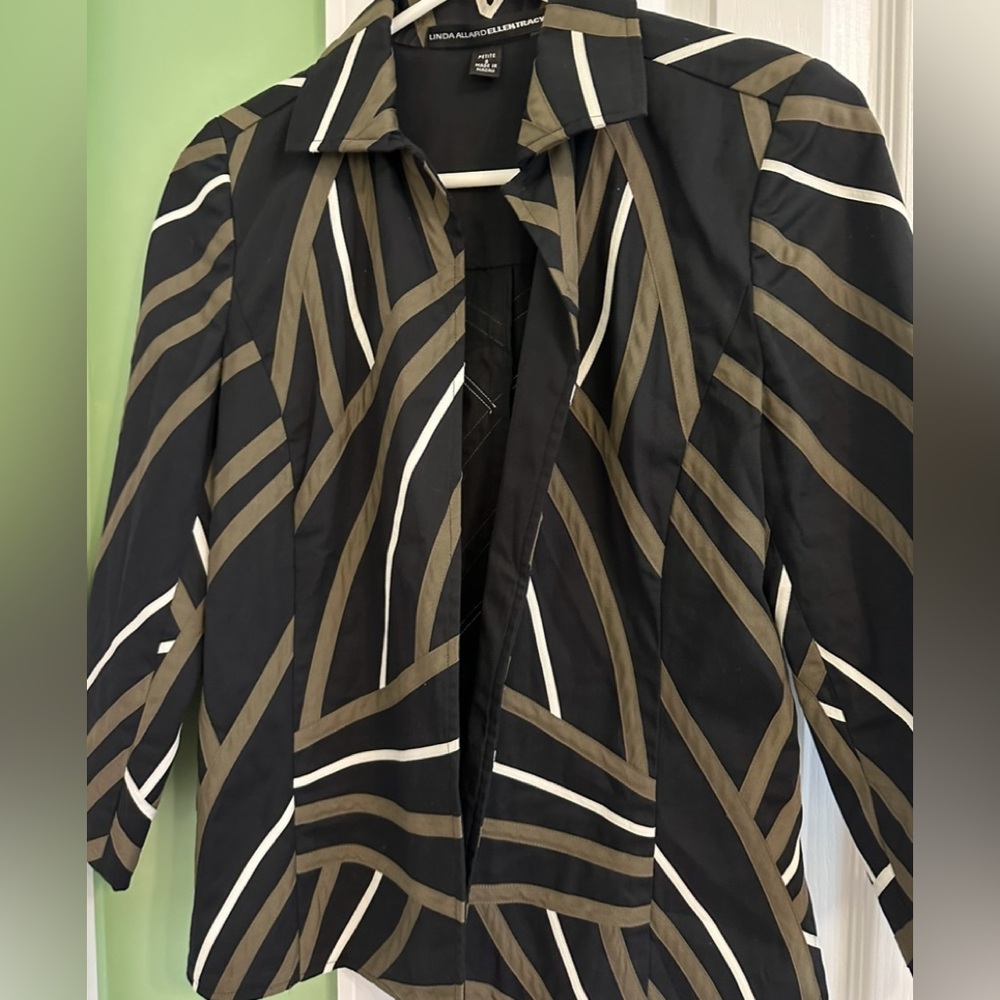 Ellen Tracy black and white blazer size 8 petite medium‎